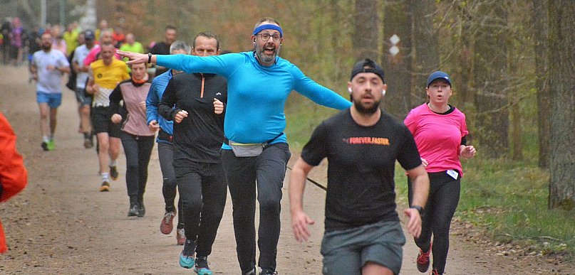 Sobotni poranek na nogach. Parkrun znów przyciągnął tłumy [FOTO]