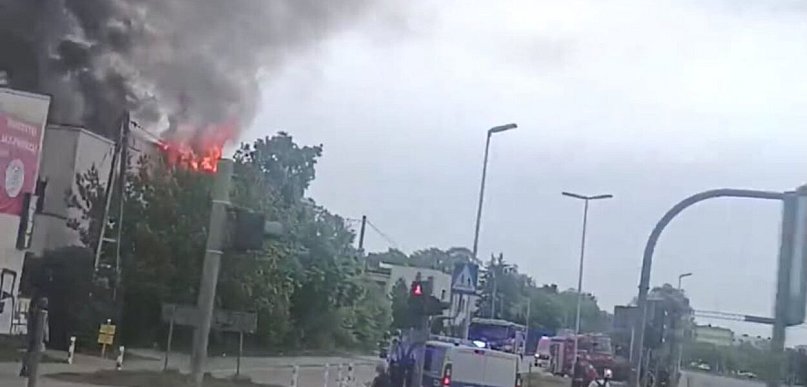 Z OSTATNIEJ CHWILI: Pożar w centrum Torunia. Na miejscu 4 zastępy