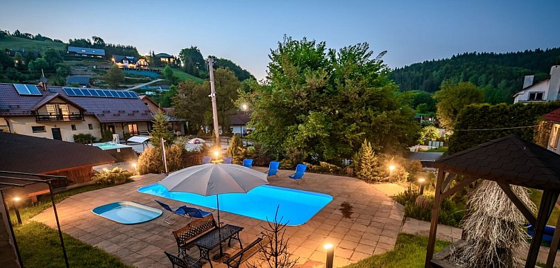 Wakacje w górach z basenem — gdzie szukać apartamentów w Krynicy-Zdroju