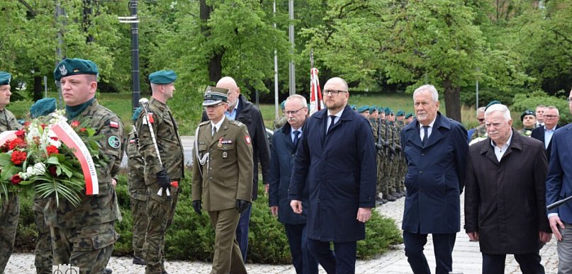 Toruń oddał hołd ofiarom wojny. Uroczystości przy wojskowej asyście [FOTO]