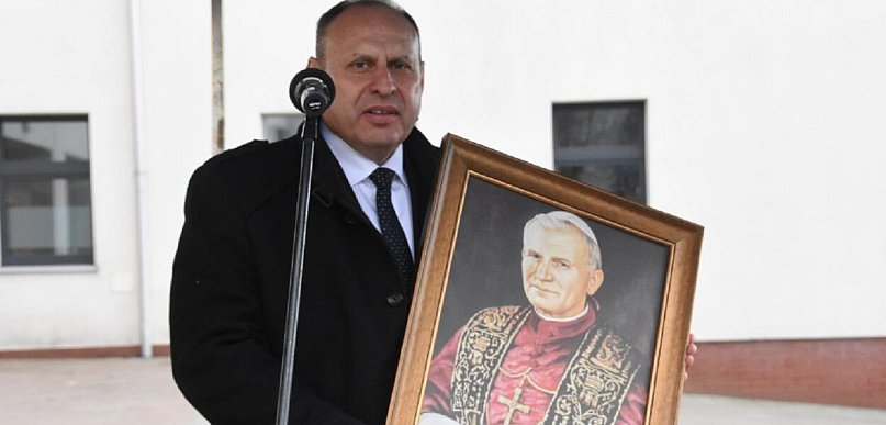 Głośna afera ma kolejną "ofiarę". Po Lenzie przyszła kolej na dyrektora