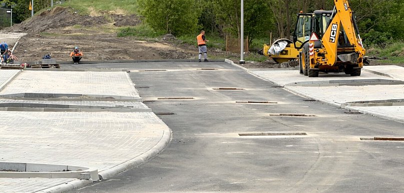 Kolejna ulica w Toruniu rozkopana. Kierowcy muszą uważać