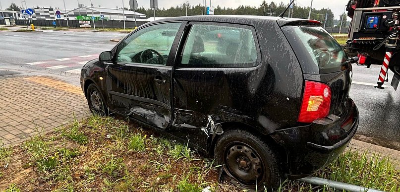 Toruń | Dwa auta rozbite na ul. Fortecznej. Jedna osoba trafiła do szpitala