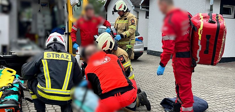 Groźny wypadek pod Toruniem. Mężczyzna spadł z wysokości, lądował śmigłowiec LPR