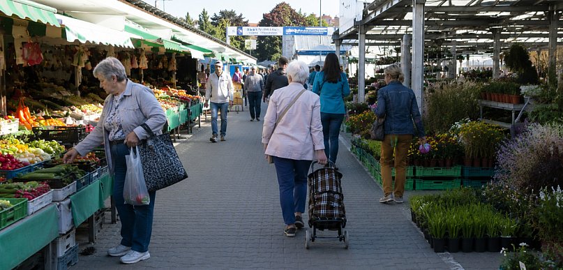 Radni PiS-u grzmią o likwidacji targowiska, Radni KO idą na zakupy