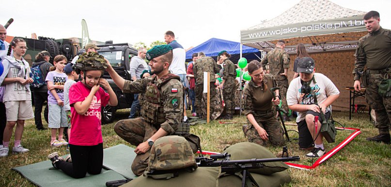 Wojsko, czołgi i mnóstwo atrakcji. Patriotyczny Dzień Dziecka w Toruniu [FOTO]