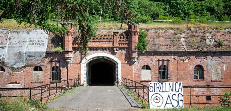 Zajrzeć tam można tylko od czasu do czasu. Odwiedziliśmy Fort V [FOTO]