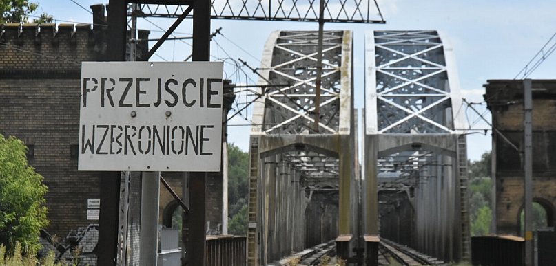 Zgłoszenie postawiło na nogi ratowników. Próba samobójcza na moście?