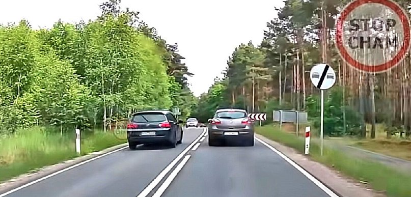 O krok od tragedii pod Toruniem! Wszystko nagrała kamerka samochodowa
