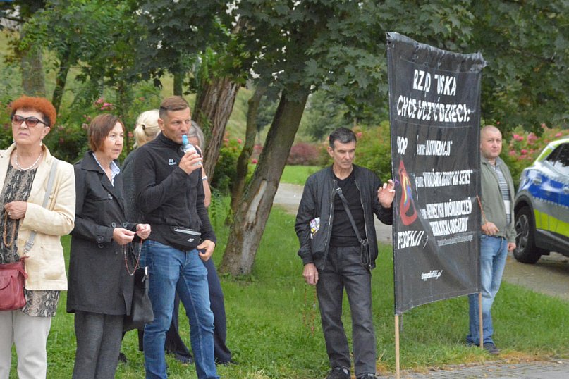 Różaniec Publiczny przeciwko Marszowi Równości