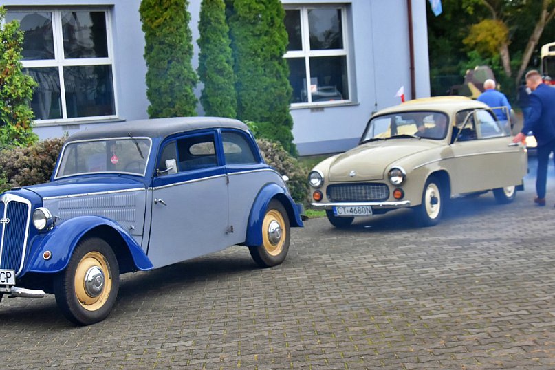 Parada zabytkowych samochodów na 70-lecie Samochodówki