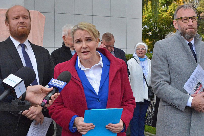 Konferencja przed Sądem Rejonowym w Toruniu