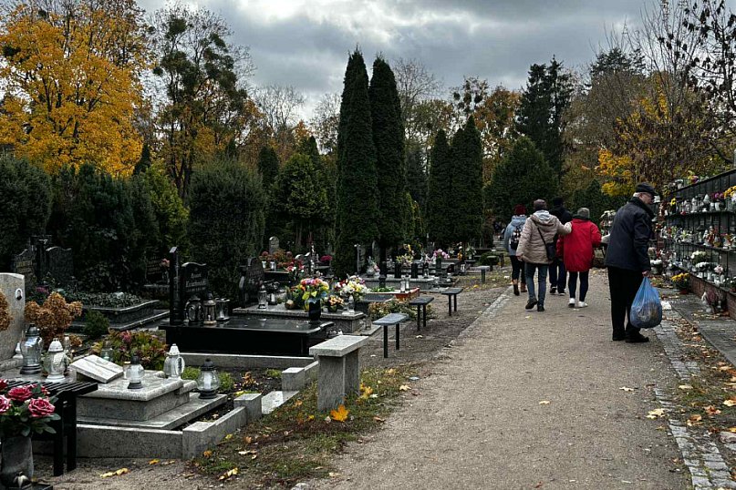 Przygotowania do 1 listopada na cmentarzu św. Jerzego