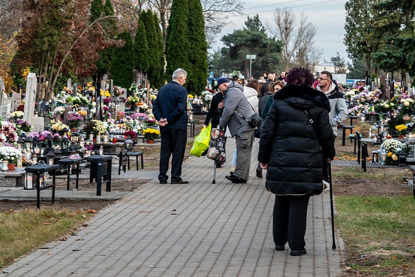 1 listopada na cmentarzu przy Poznańskiej