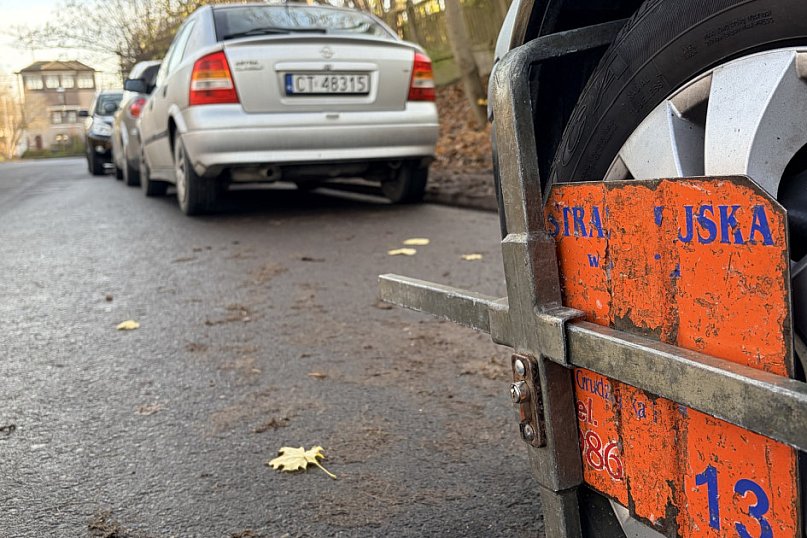 Dworzec zaparkowany jak pole bitwy