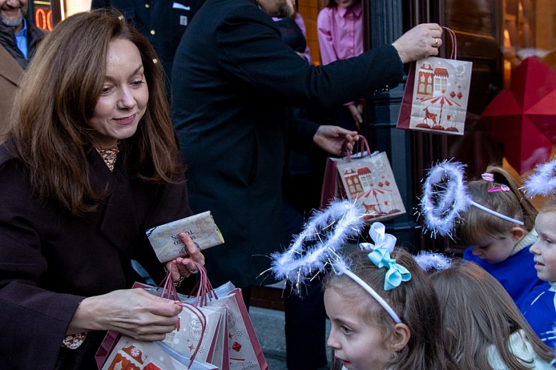 Odsłonięcie anioła na Rynku Staromiejskim