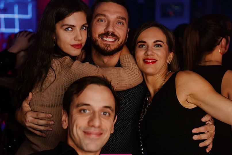 Gorąca noc w klubie Stars!