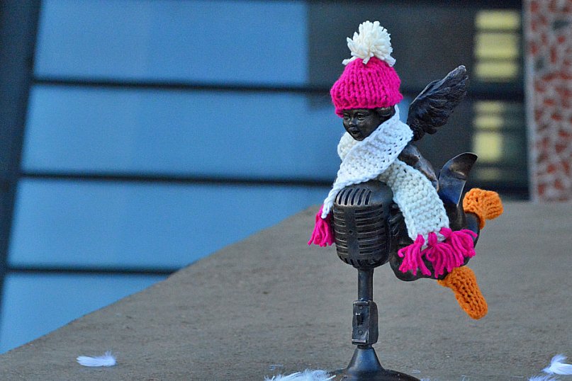 Nowy aniołek przed CKK Jordanki