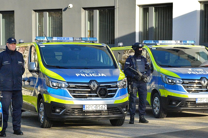 Przekazanie wozów dla policji