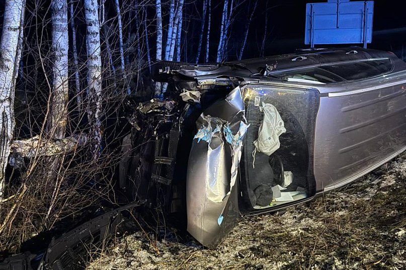 Samochód wylądował na boku przy DK10