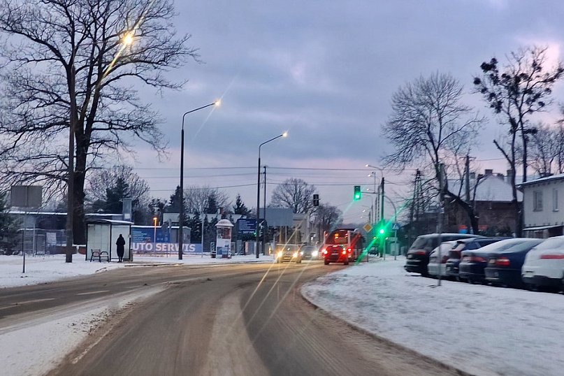 Przejazd przez miasto po opadach śniegu