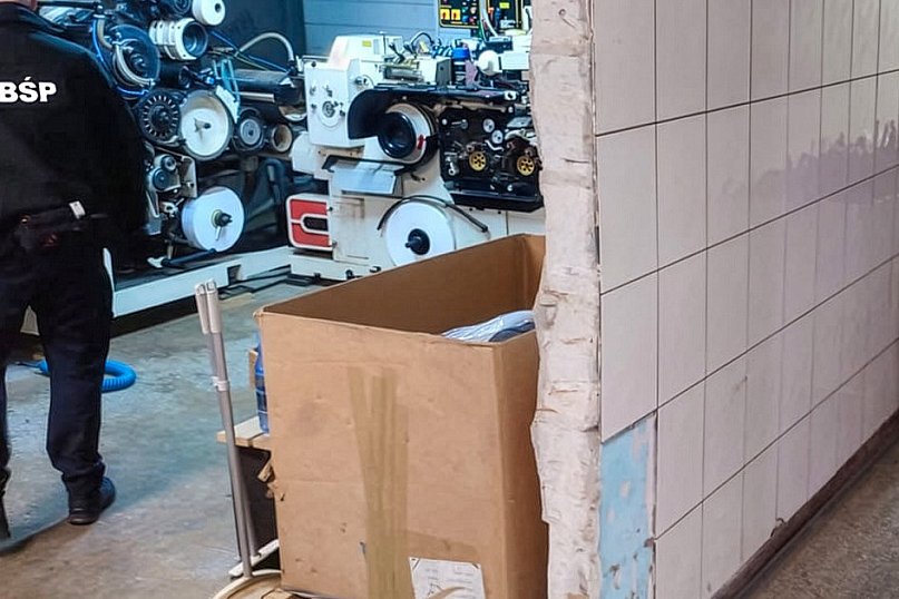 Miliony sztuk papierosów i tony tytoniu