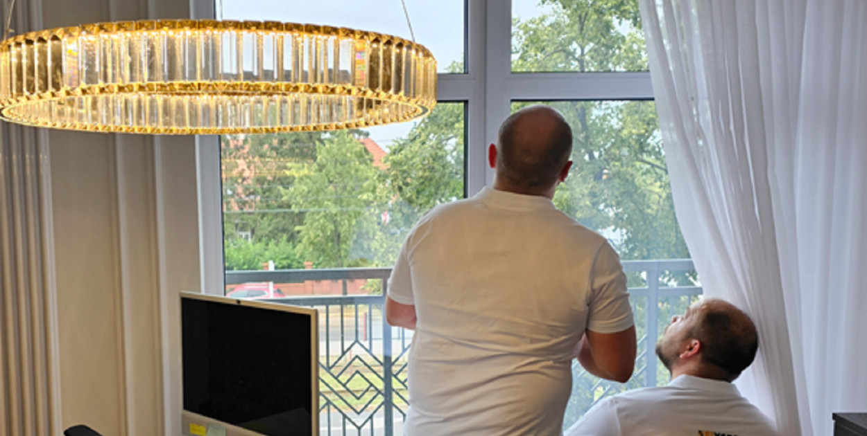 Innowacyjne rozwiązanie toruńskiej firmy. Pożegnaj rolety – poznaj szyby...