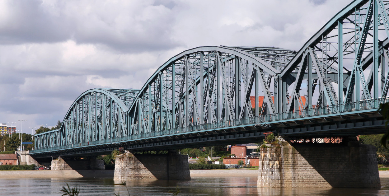 Wielki projekt kolejowy w Toruniu. Most, kładka i nowa ulica