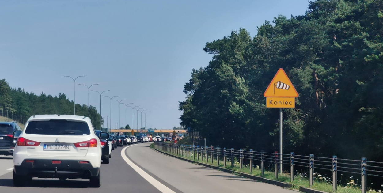 Paraliż na A1! Korek pod Toruniem ma już ponad 10 kilometrów [FOTO]