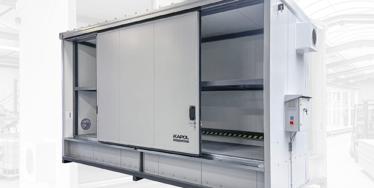 Kontenery na substancje niebezpieczne - wymagania, normy i zastosowanie