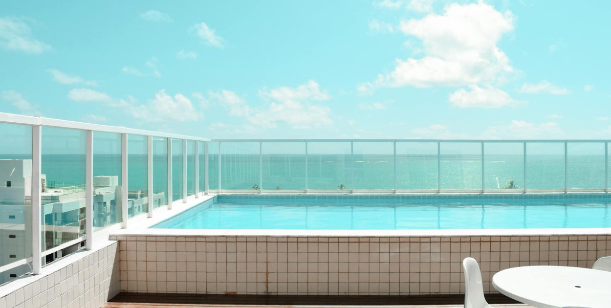 Jak chronić basen ogrodowy przed brudem i warunkami atmosferycznymi?