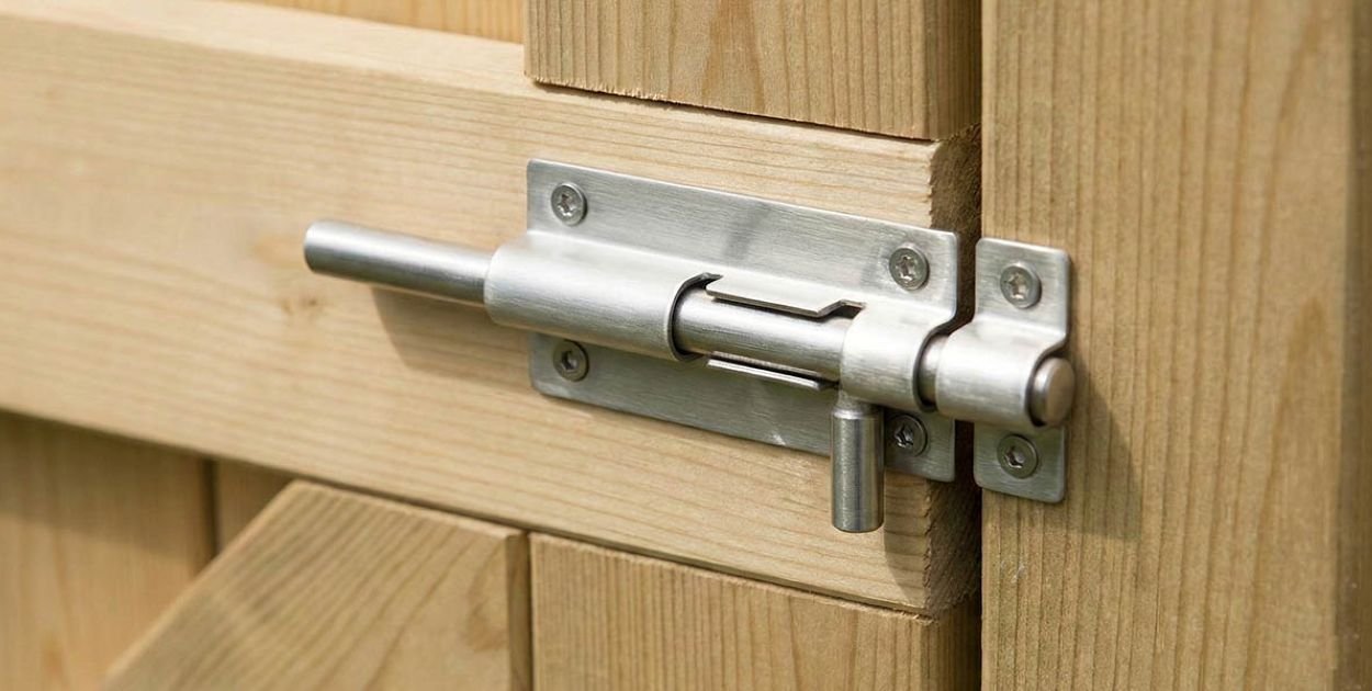 Kiedy technika zawodzi, a wiatr urywa głowę. Ten prosty element ratuje Twoje ogrod