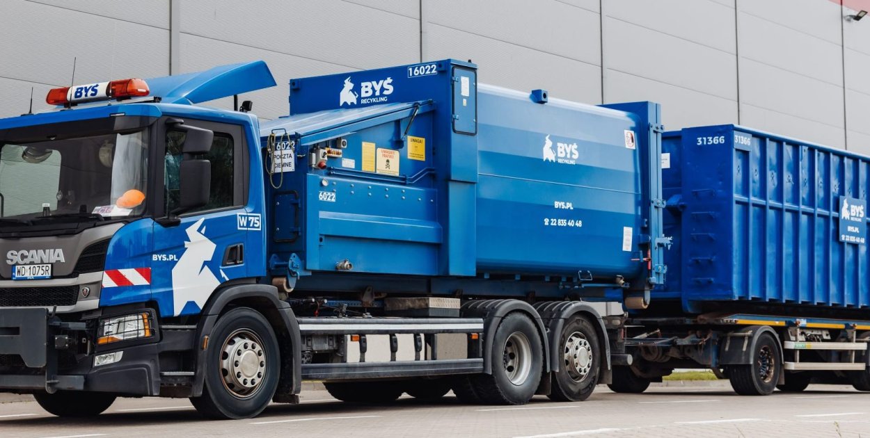 Sprawna organizacja wywozu śmieci i gruzu w Warszawie