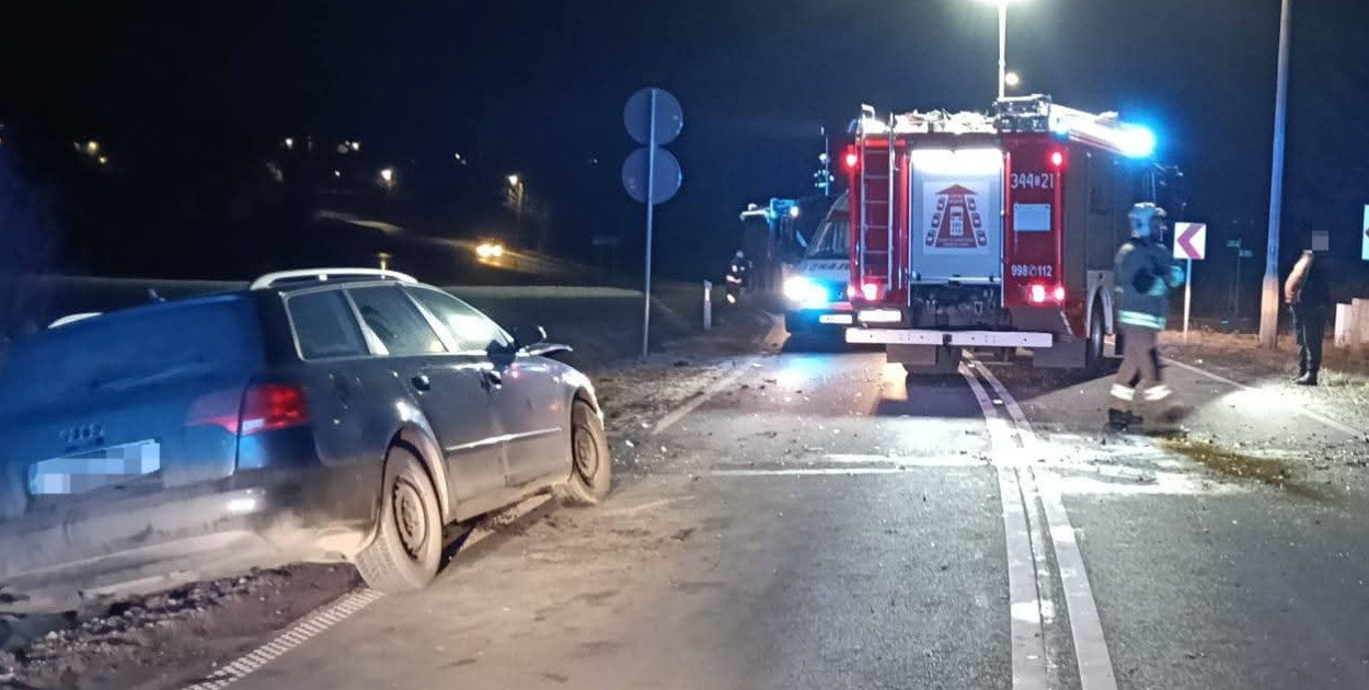 Dramat pod Toruniem! Zderzenie dwóch aut. Trzy osoby trafiły do szpitala