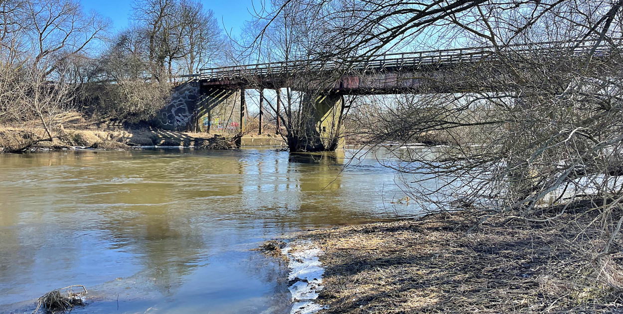 Mieszkańcy Złotorii obserwują rzekę. Co pokazują pomiary na Drwęcy? [FOTO]