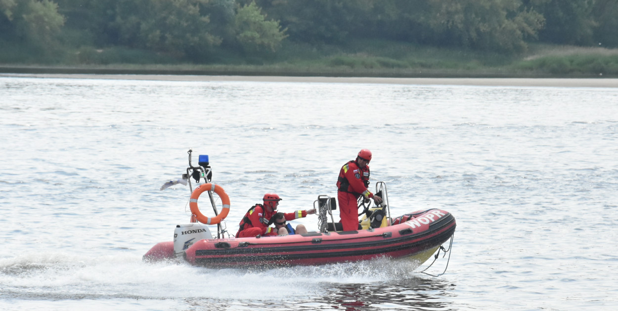 Alarm nad Wisłą. Mężczyzna próbował skoczyć z mostu!