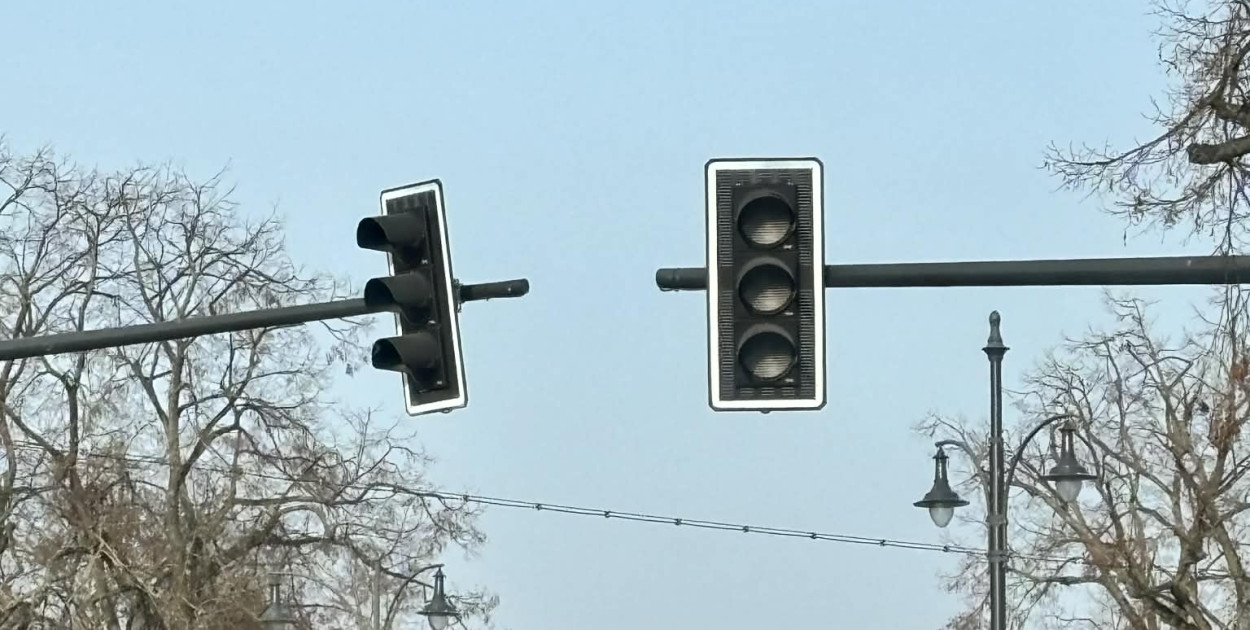 Uwaga kierowcy! Awaria świateł w centrum. Lepiej rozejrzeć się trzy razy