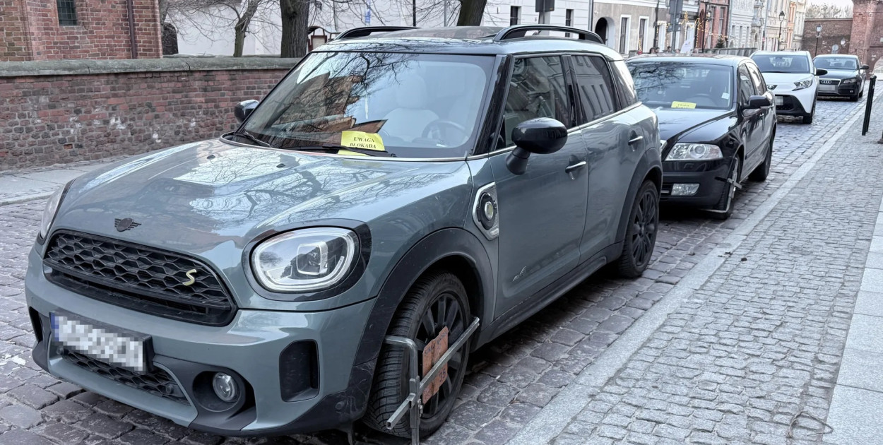 Toruń: Kierowcy przeżyli ARMAGEDON na starówce! Mandaty i blokady to nie wszystko