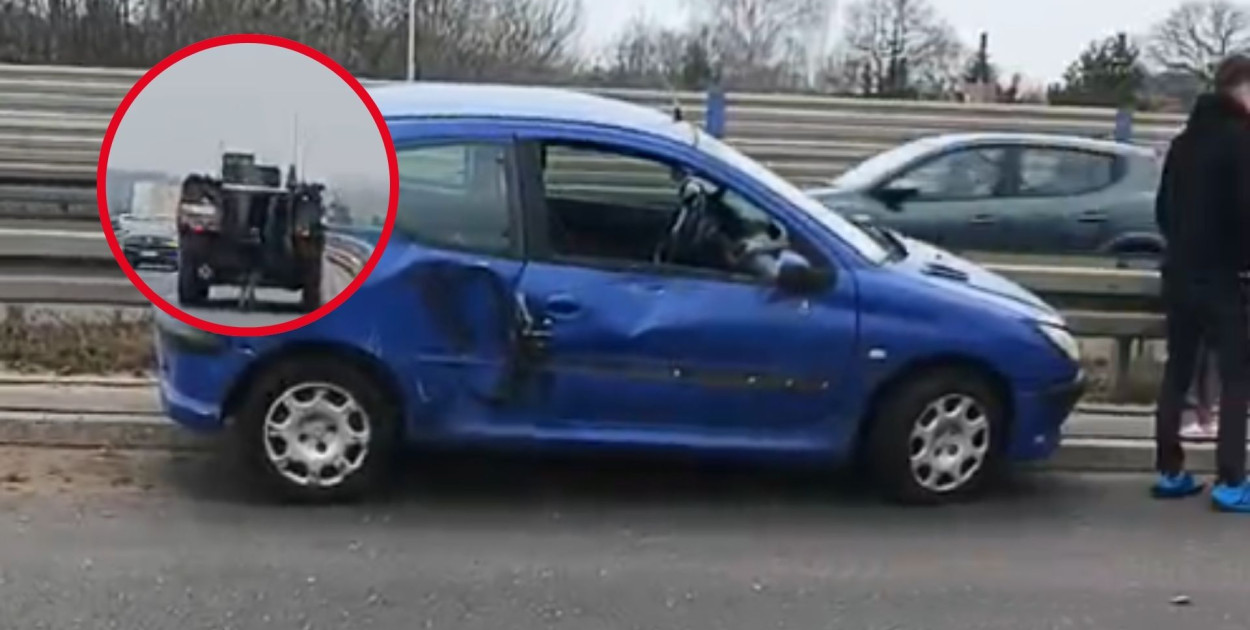 Osobówka zderzyła się z wojskowym kolosem. Niecodzienna sytuacja na moście