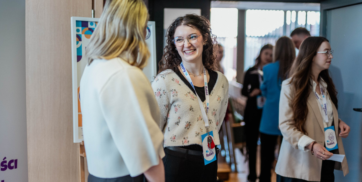 Szkoła językowa MR. RABBIT świętowała 15-lecie na UMK w Toruniu