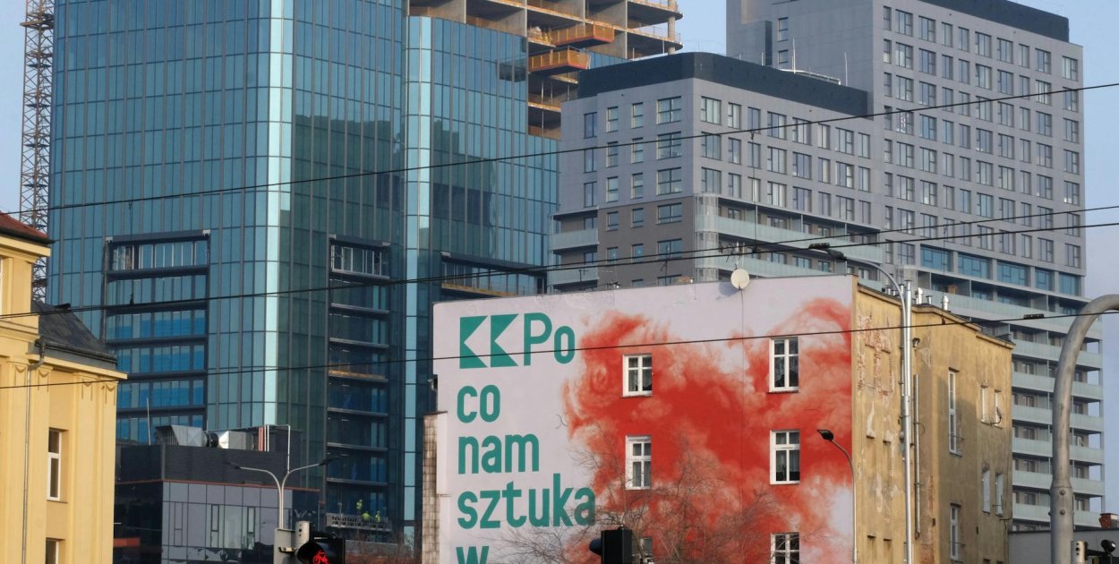 Reklama zewnętrzna w Bydgoszczy bez kompromisów – od projektu po montaż