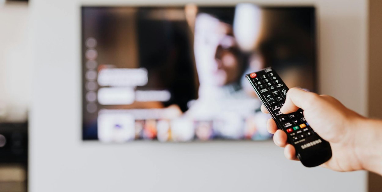 Tanie telewizory z Biedronki – czy warto je kupić?