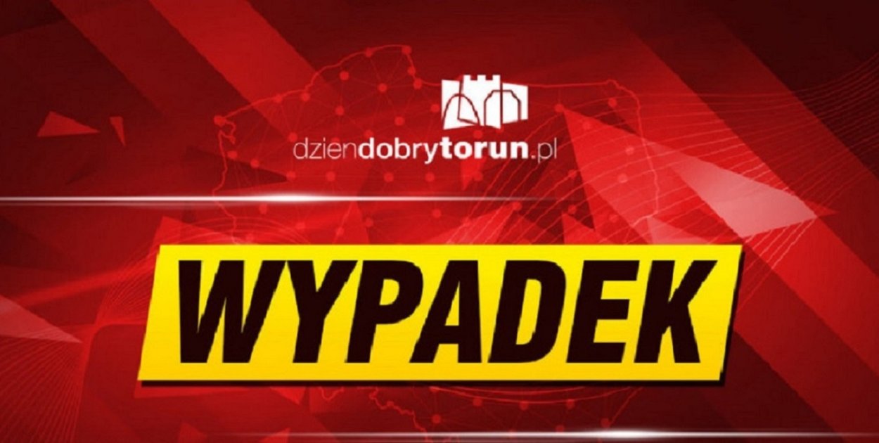 PILNE | Auto na boku po uderzeniu w drzewo. Pierwsze informacje dramatyczne