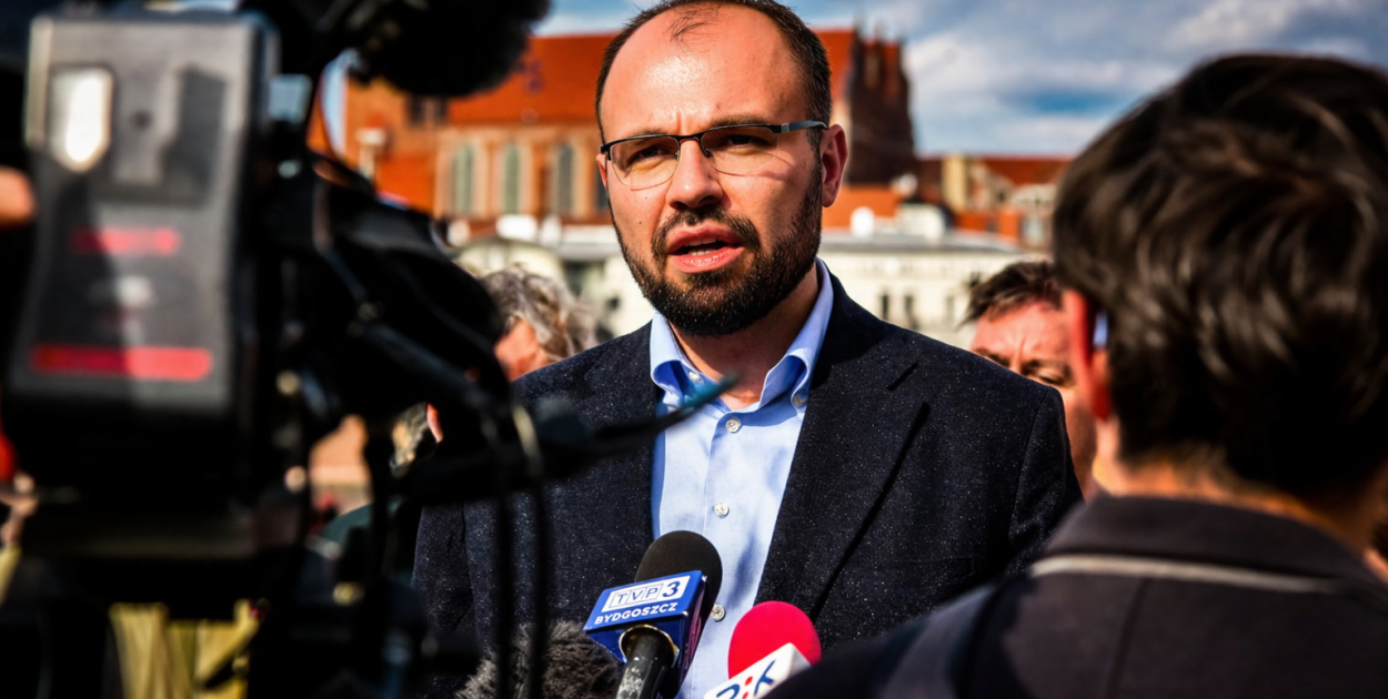 „Jedynka” z Torunia zawieszona. Kaczyński bezlitosny dla Szczuckiego