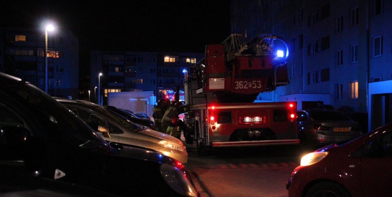 Region | Chwile grozy w wieżowcu. Siedział na parapecie 10. piętra