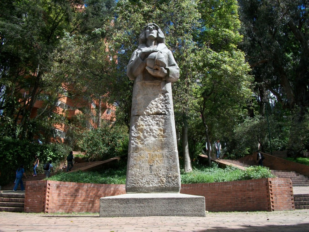Mikołaj Kopernik - pomnik w Bogocie, fot. Wikipedia