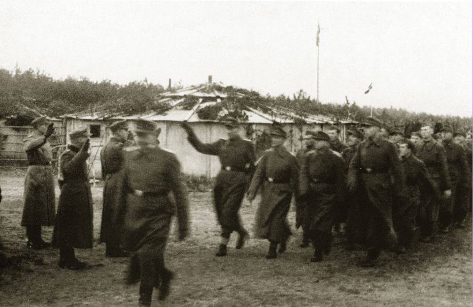 Na zdjęciu widoczne tzw. namioty fińskie, w których przebywały Żydówki z Chorabia - fot. arch. K. Tomczyka